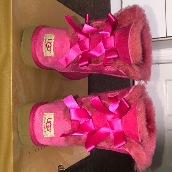 Pink bow bailey uggs - Picture 2 of 6